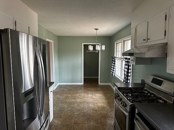 2nd image of 2120 Sandlewood Ln