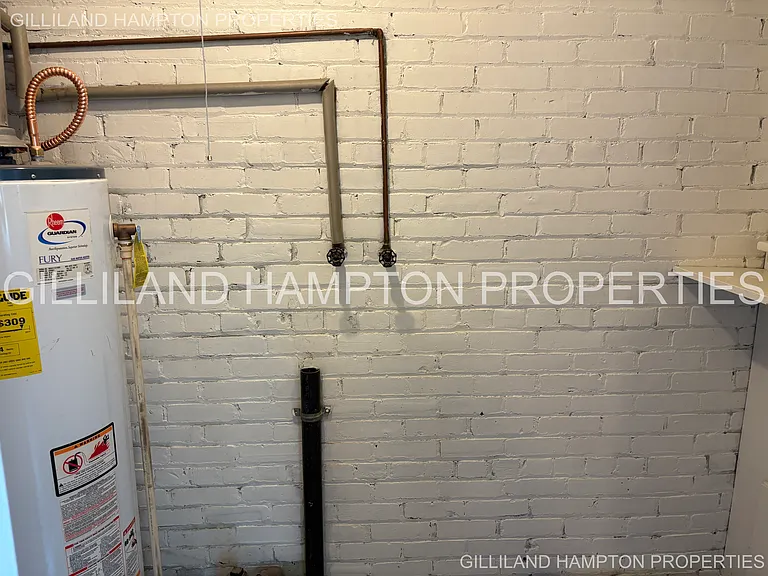 318 NW 15th St #318 — Photo 9