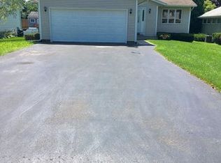 1345 Cottonwood Ln, Crystal Lake, IL 60014