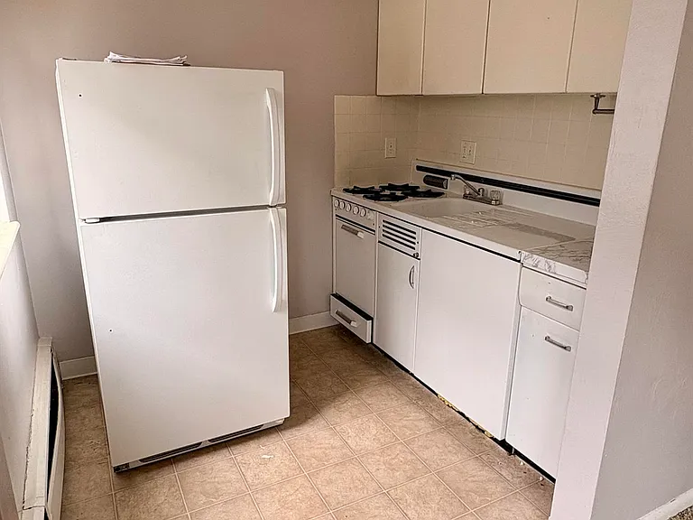 Karen Jean Apartments — Photo 20