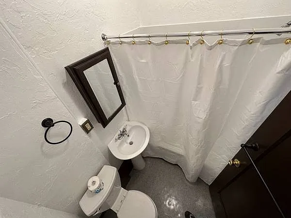 1480 N Logan St — Photo 5