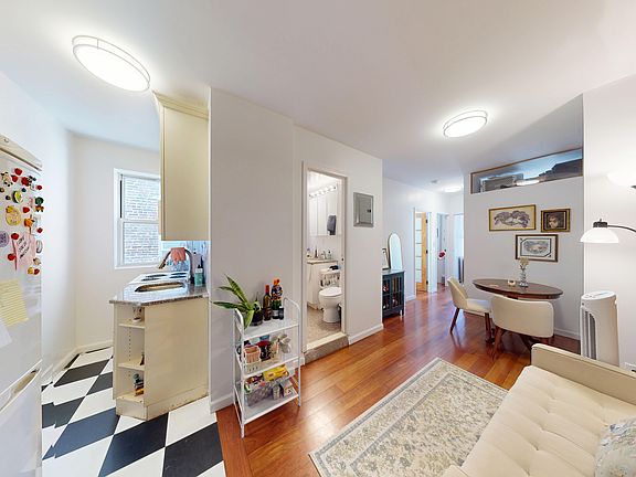 2nd image of 520 E 11th St APT 26