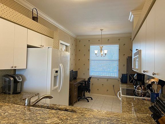 Breakfast Nook or Office Bay
