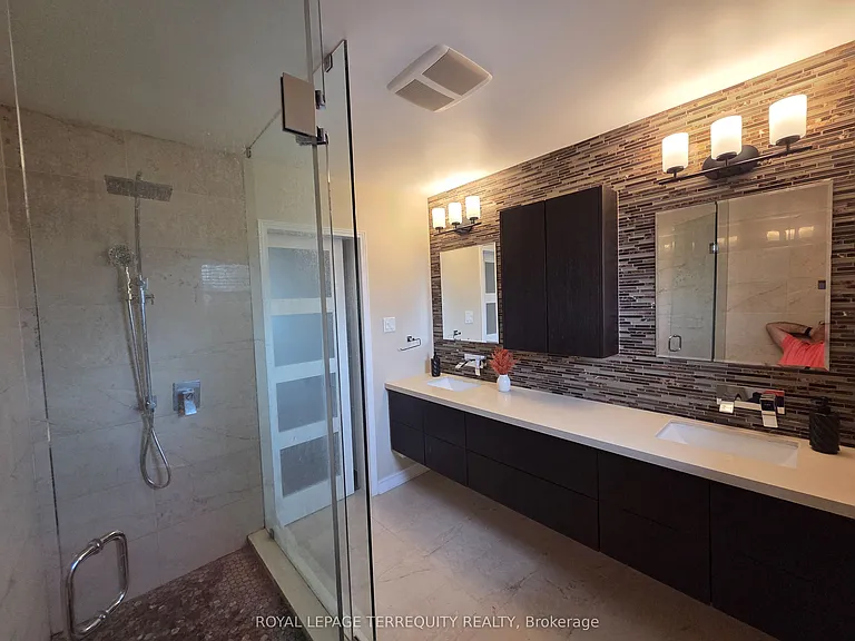 59 Foxhill Dr — Photo 33
