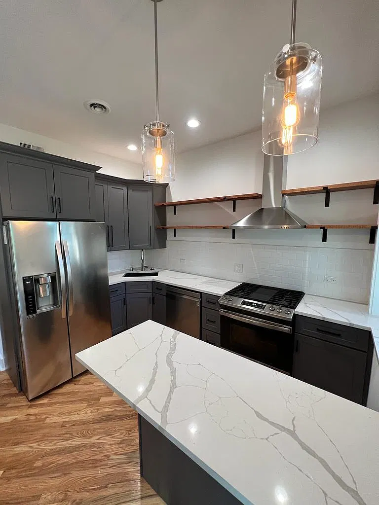 2845 W Palmer St — Photo 2