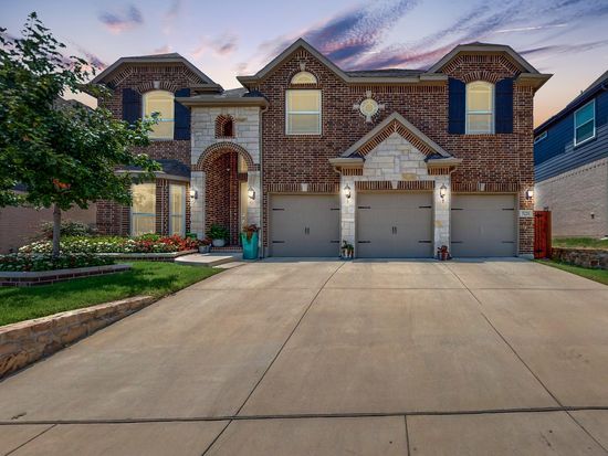 5221 Center Hill Dr, Fort Worth, TX 76179
