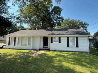 6301 32nd St, Groves, TX 77619