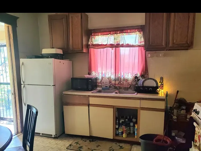 311 N Sunset Ave — Photo 6