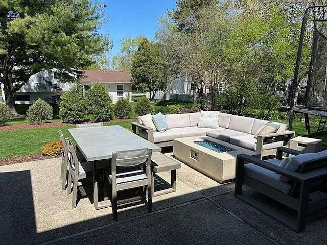 1213 Brook Ln — Photo 2