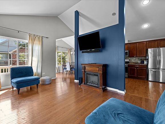 4th image of 452 Churchill Dr