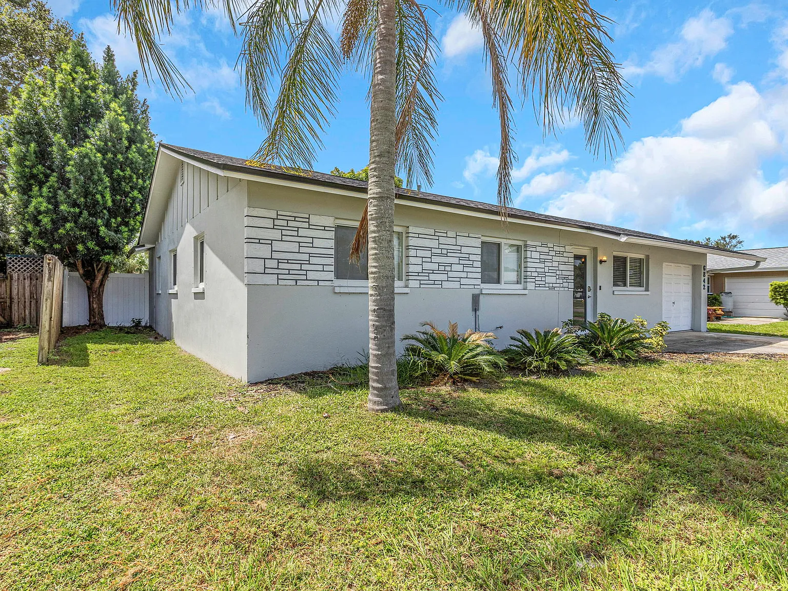 4 bed, 1242 sqft, $3,500 — Photo 3