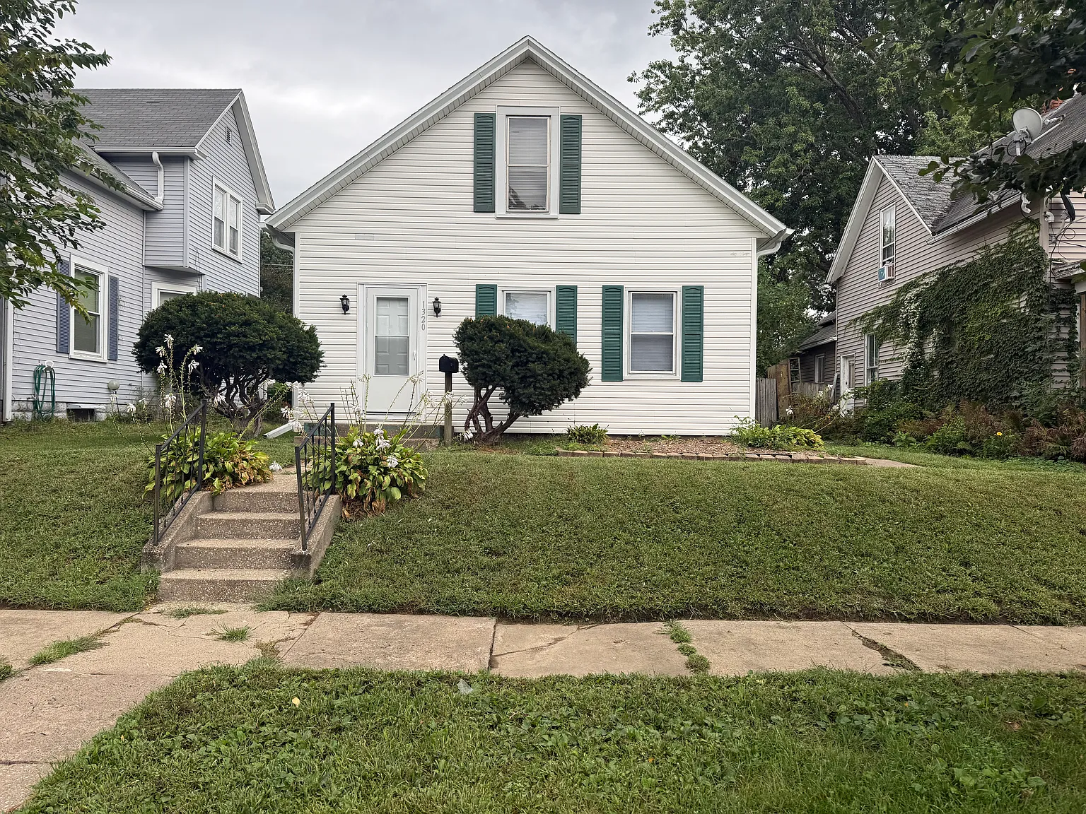 3 bed, 1229 sqft, $950 — Photo 1