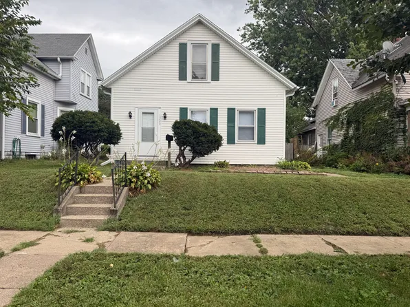 1320 S 10th St, Burlington, IA 52601