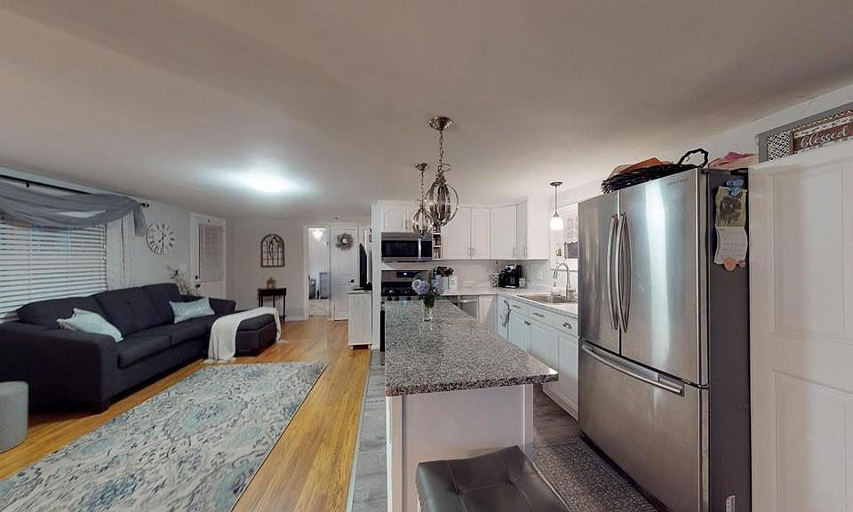 1st image of 27 Cardinal Dr