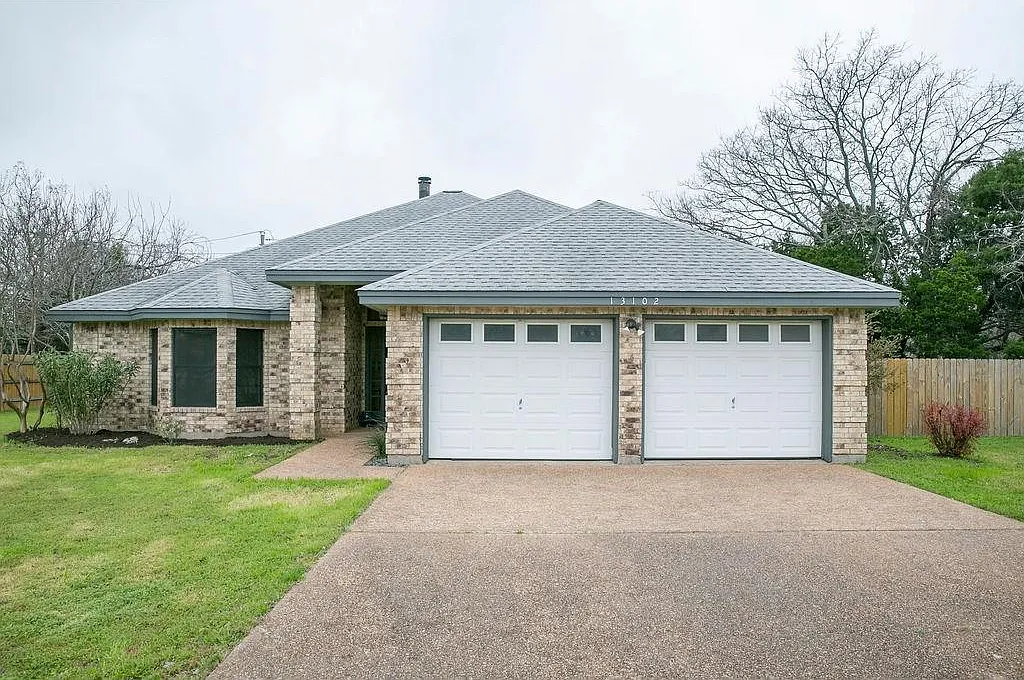 3 bed, 2.0 bath, 1590 sqft, $2,400 — Photo 2