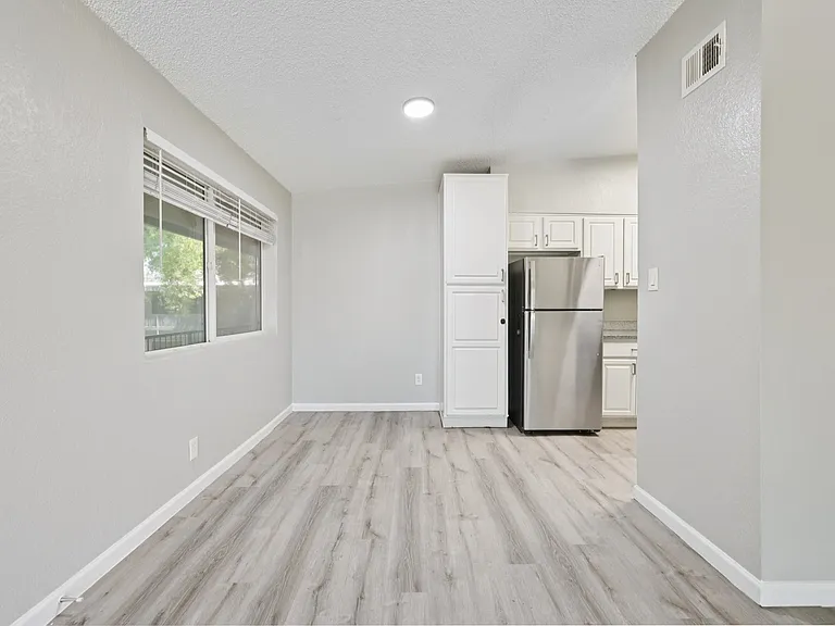 Cornell Apartments — Photo 26