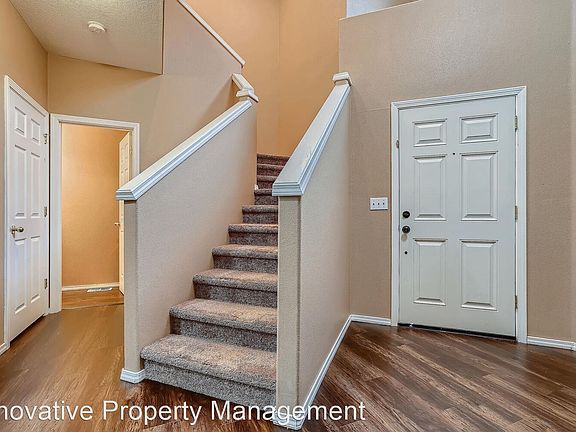 4th image of 823 NW Forest Creek Dr