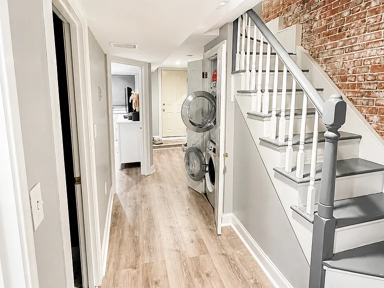764 E 6th St #1 — Photo 11