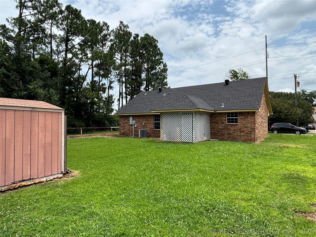 1011 N 49th Ave, Durant, OK - View 3