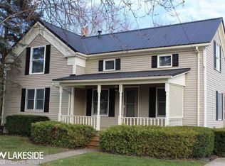 302 Bristol St N, Almont, MI 48003