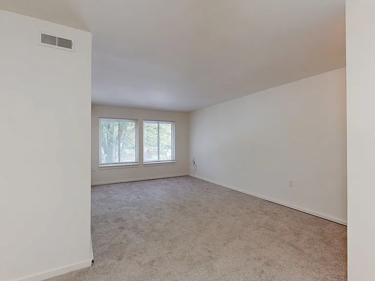 Seneca Place — Photo 53