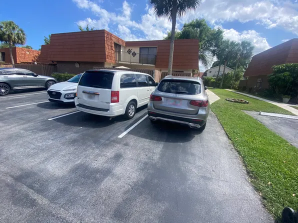 8244 S Coral Cir, North Lauderdale, FL 33068