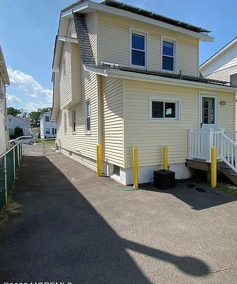 1223 Briarwood Rd — Photo 2