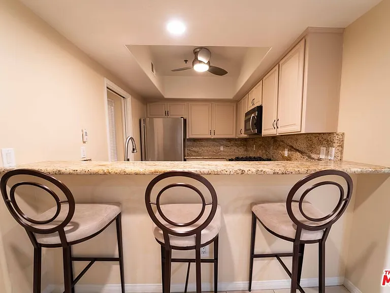 12011 Goshen Ave #202 — Photo 7