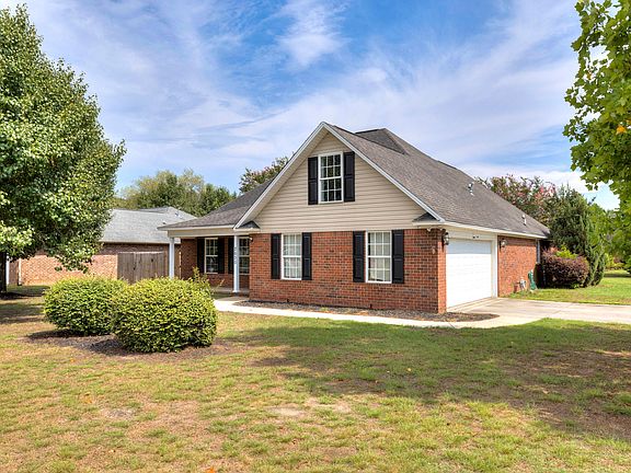 3rd image of 2630 Foxcroft Cir