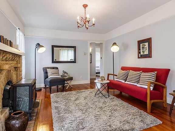 2nd image of 3007 Mabel St