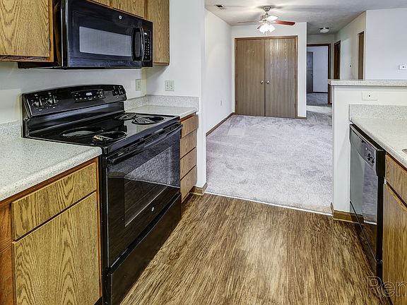 5th image of 2864 Amberwood Pl #2884