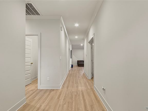 4th image of 9652 Crete Cir