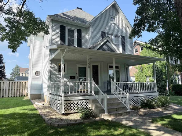 1228 W Lincoln Blvd, Freeport, IL 61032