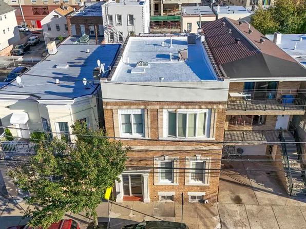 6020 Broadway image 1 of 34