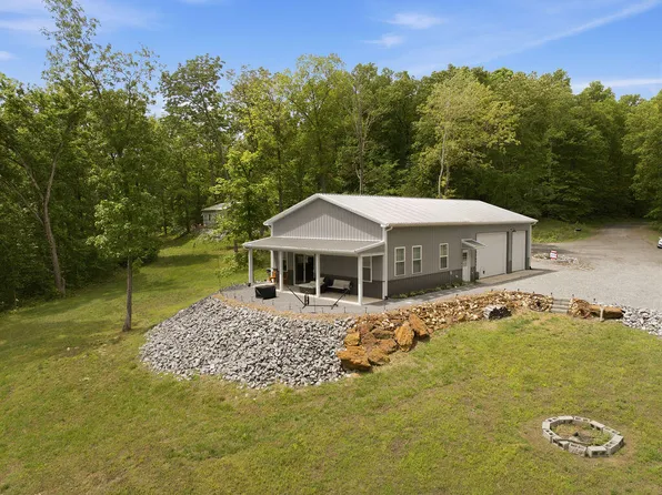 456 Kentucky Lake Dr, Murray, KY 42071