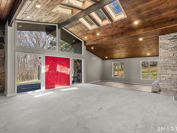 4th image of 58 Bush Hill Road