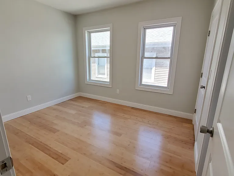 50-52 Carrington Ave #3R — Photo 6