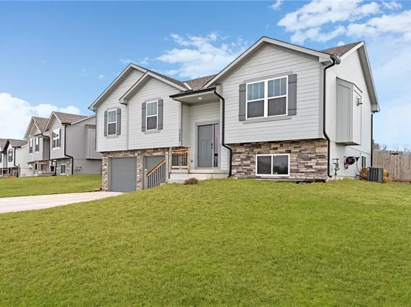 21008 E 8th St S, Independence, MO 64056