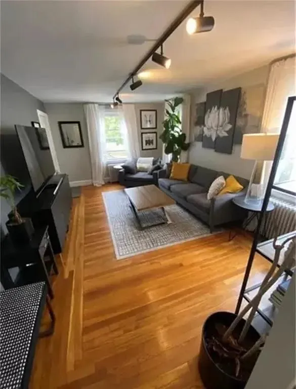 1 bed, 528 sqft, $2,100 — Photo 2