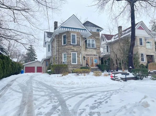 24 Queen St, Halton Hills, ON L7G 2E4