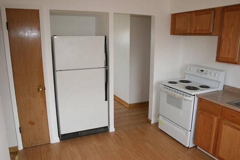 2nd image of 423 Beech St