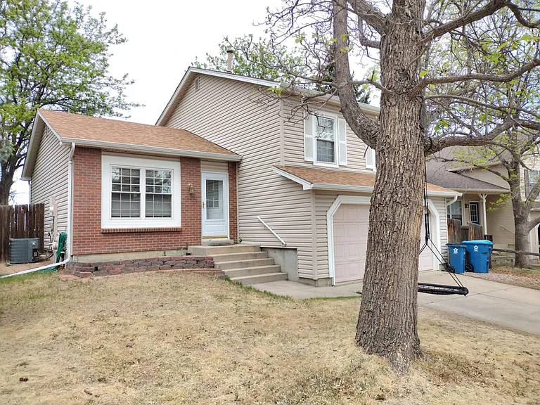 325 W Eisenhower Dr — Photo 8