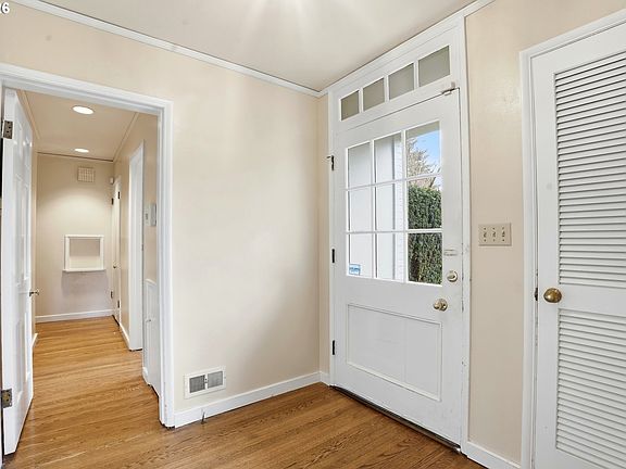 5th image of 300 S Devine Rd