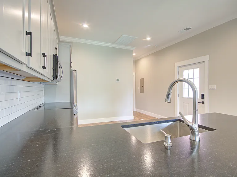 2031 Davidson St NE #A — Photo 9