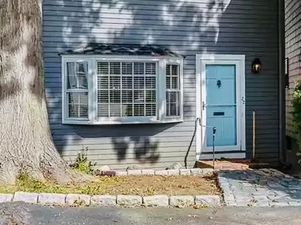 22 Bradford Ct, Marblehead, MA 01945