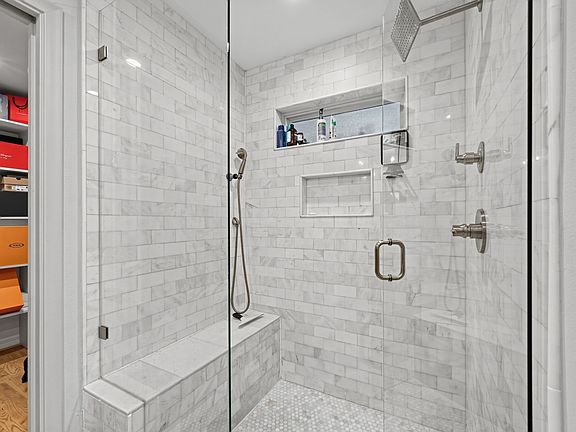 4th image of 434 Brookhurst Dr