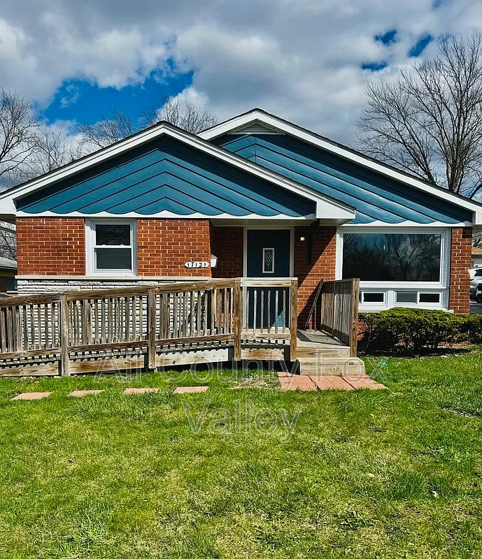 3 bed, 1.0 bath, 1287 sqft, $2,500 — Photo 1