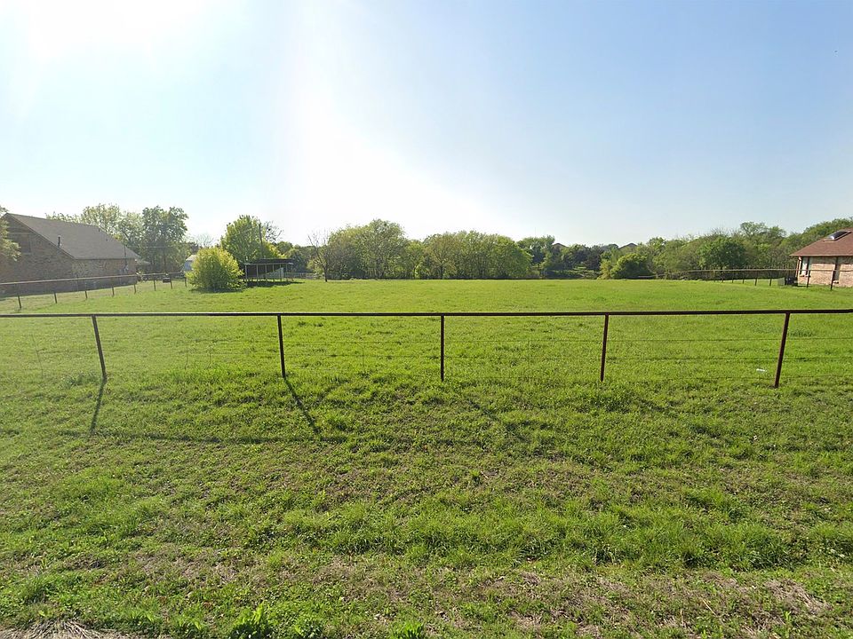 2nd image of 2703 Lake Ridge Rd