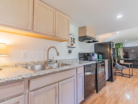 5th image of 9277 Jennifer Court NE