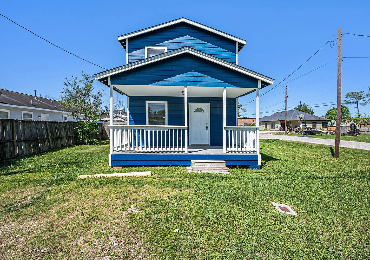 Richmond TX - Newly updated 2 bedroom, 1 bath "A-Frame" type house — Photo 2